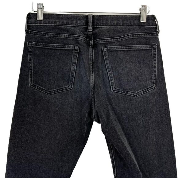 Everlane Uniform The Slim 4-Way Stretch Organic Jean in Washed Black - Picture 6 of 9